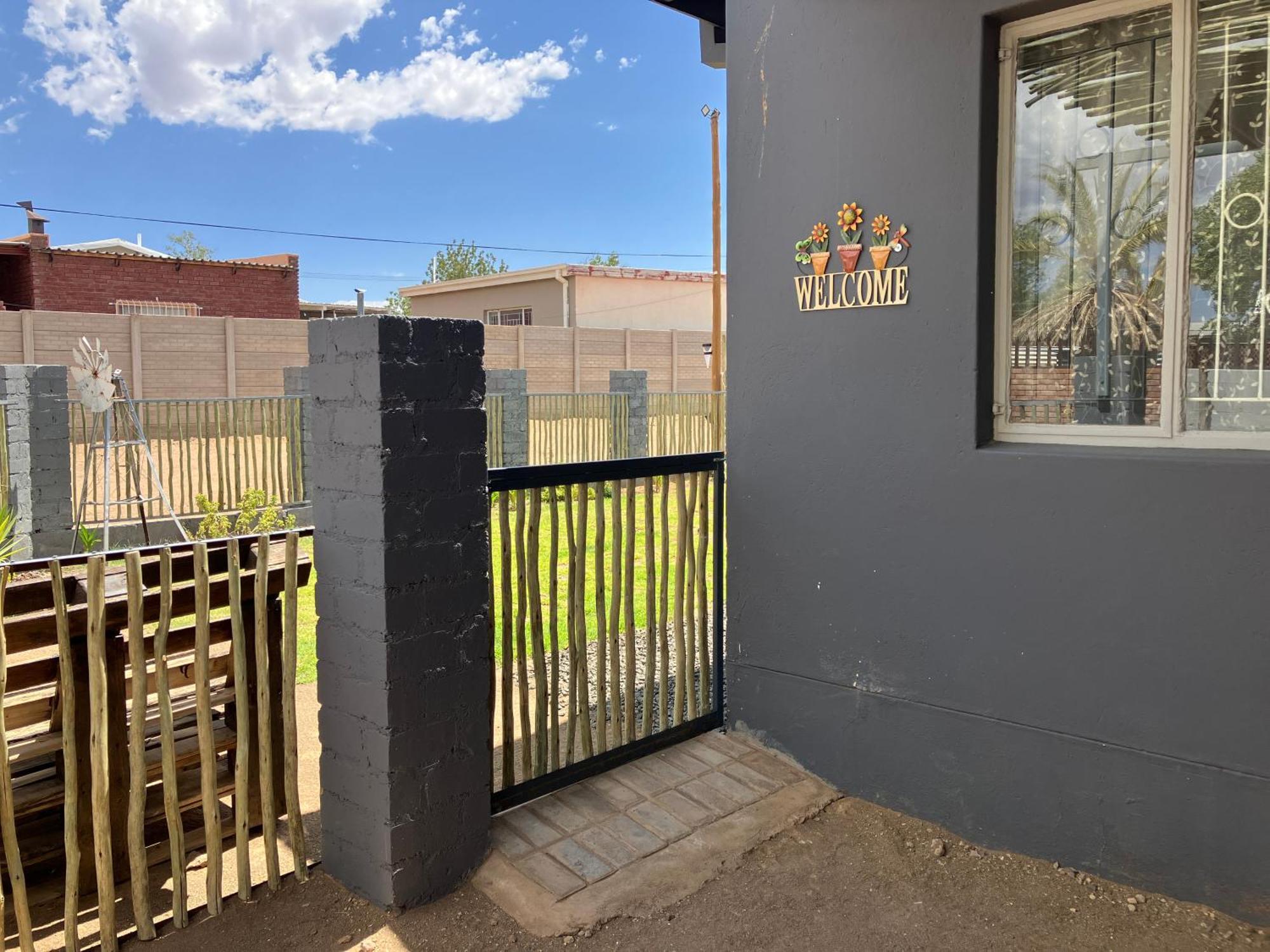 Stellies Accommodation - Room 1 Keetmanshoop Exterior photo